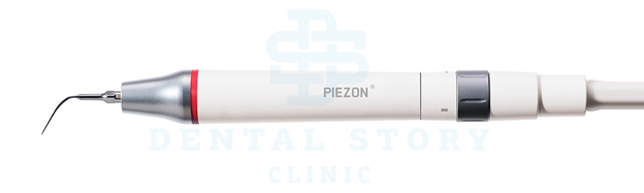 Удаление камней и налета с зубов ультразвуковым скалером PIEZON в стоматологии Dental Story